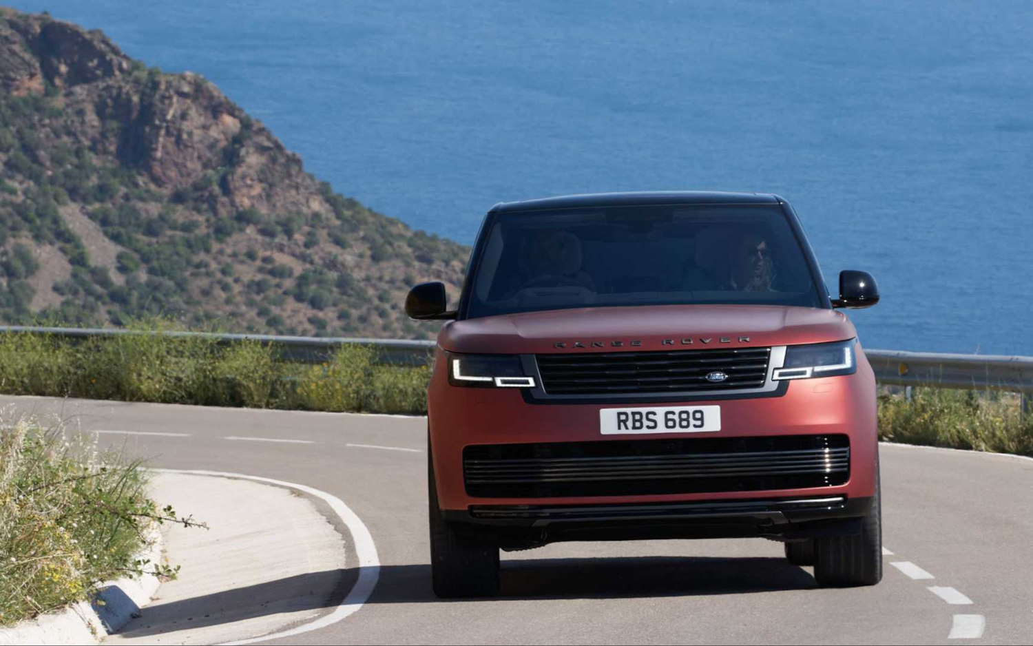Comparison Land Rover Range Rover SV 2023 Vs Land Rover Range 